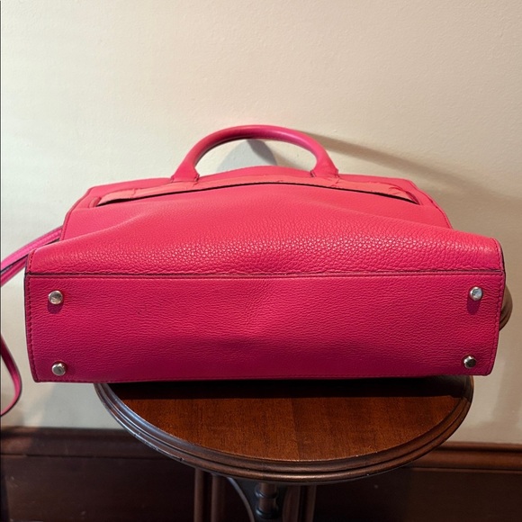 Kate Spade Satchel Crossbody bag
Leather Bright Pink/ bow front in patent EUC - Picture 10 of 17